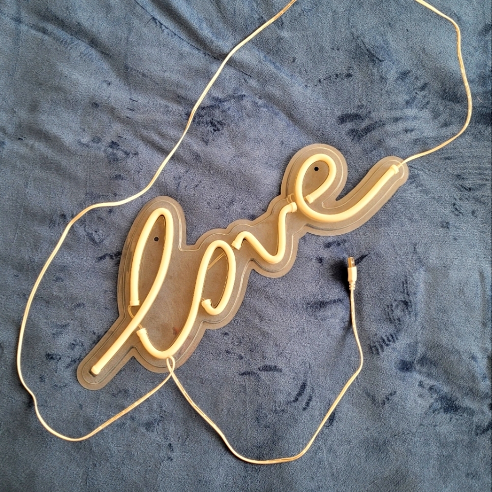 NEON Love sign with USB